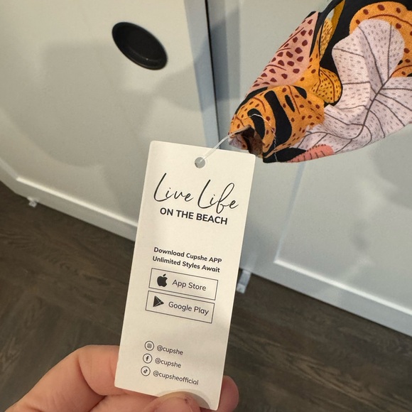 Cupshe Vibrant Leaf Pattern Mini V Neck Dress - Picture 3 of 6